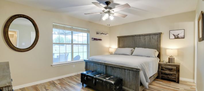 'Leaping Toad Ranch' ~ 9 Mi to Lake Granbury! Hotels in Hood County