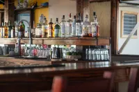 Hotel Manyana, by Surfers Bay - Bars