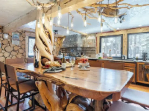 Base Camp by AvantStay Magical Cabin w Sauna Hot Tub Close to Snow Golf Hotels in Sunriver