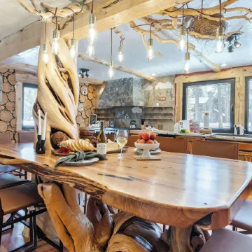 Base Camp by AvantStay Magical Cabin w Sauna Hot Tub Close to Snow Golf