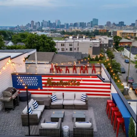 Rooftop Deck & Shuffleboard BBQ Near Downtown