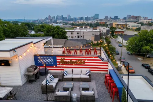 Rooftop Deck & Shuffleboard BBQ Near Downtown - Water Park