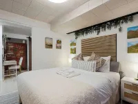 Coast PalmTree Yard 2BR Block from Beach Hotels in Pacifica