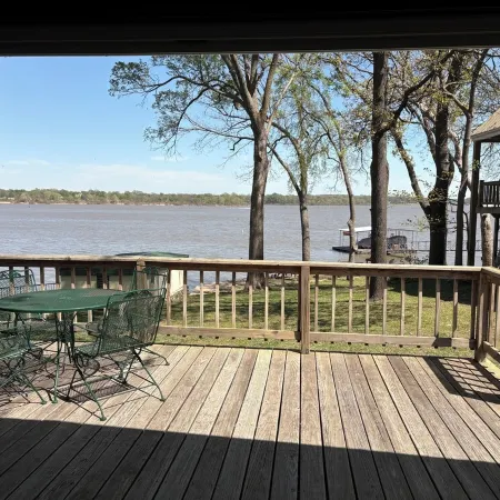 If You Are Looking for a Scenic Escape on Grand Lake Close to Grove, This is it!