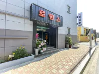 Yeosu Romance Motel Hotels near Seokcheon Buddhist Temple