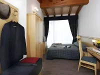 Hotel Mary Các khách sạn gần Phòng trưng bày nghệ thuật A Plus A Gallery