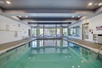 DoubleTree by Hilton Hotel Raleigh - Cary - Pool