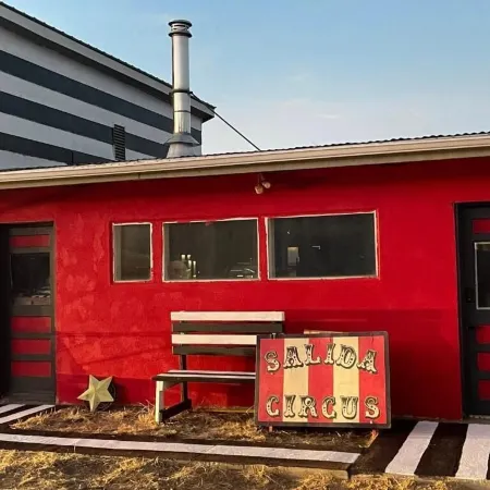 Salida Cirque-Haus