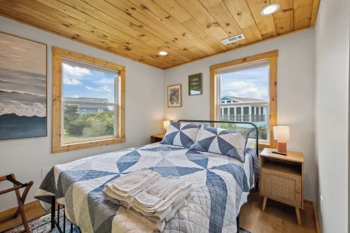 4Br Hatteras Retreat • 5-Min Walk to Beach • Pet Friendly