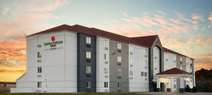 Candlewood Suites TOPEKA WEST by IHG Ξενοδοχεία στην πόλη Topeka