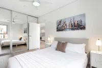 Freya & Frew - Balcony Apartment Near Central Market - 2 stelle