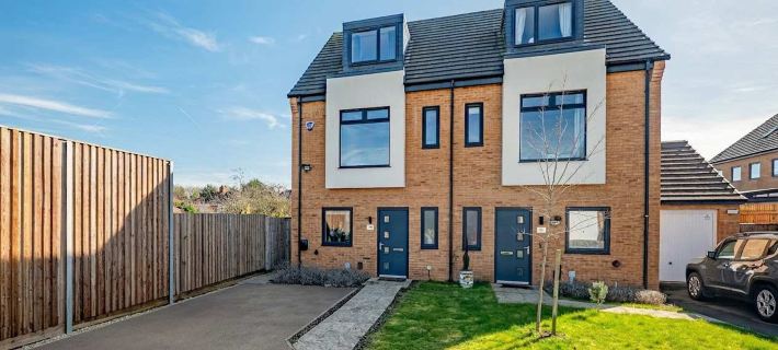 Perfect Booking 4 Bed Home in Swindon Hotels in Swindon