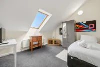 6-bedroom Family Haven With Garden in Aylesbury - Wifi