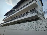 AKAMI CAFÉ AND HOMESTAY โรงแรมใน
