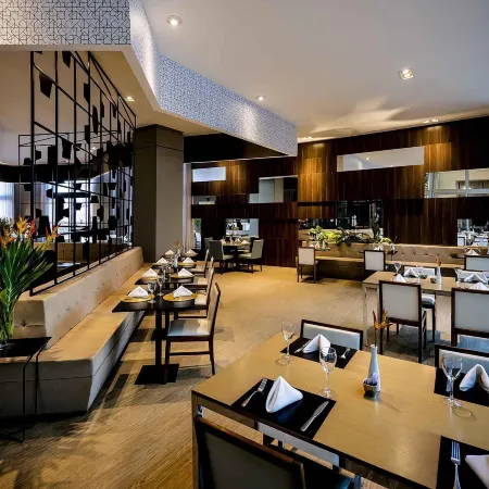 Grand Mercure Brasilia Eixo Monumental Отели рядом с достопримечательностью «Военный штаб»