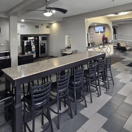 Super 8 by Wyndham Kansas City