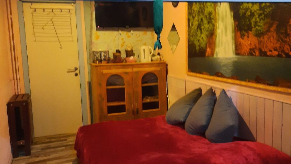 2 Floors 3 Bedrooms Near Central Station