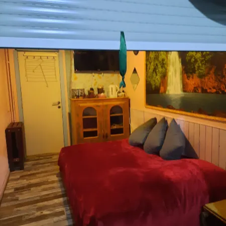 2 Floors 3 Bedrooms Near Central Station