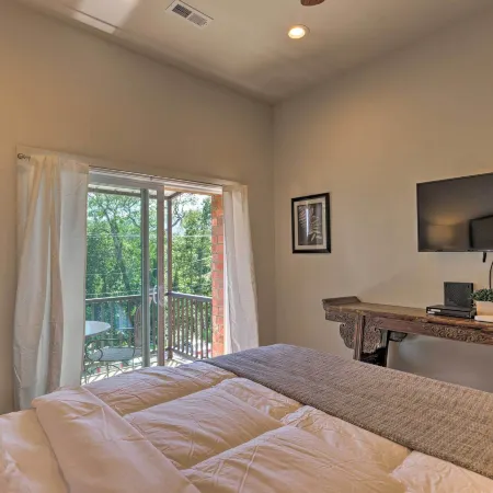 Modern Main St Apt in Downtown Waynesville!
