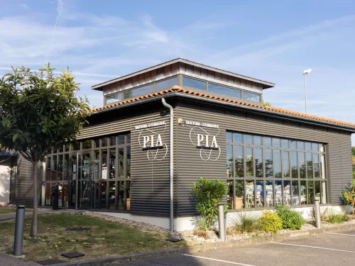 Ibis Styles Montauban - ที่มีที่จอดรถ