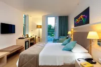 The Room Hotel & Apartments - Condos