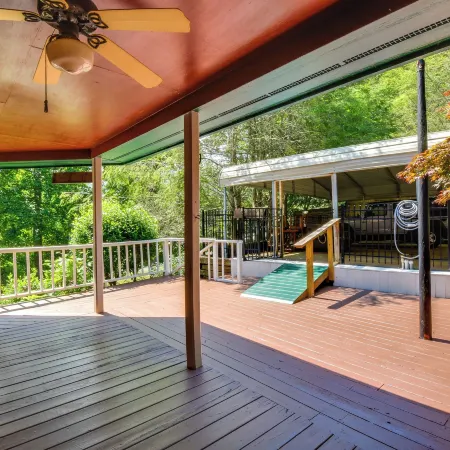 Hiawassee Porch: Getaway Near River, Lake & Trails