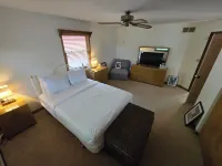 Lakeside! Swim Dock, 10X28 Slip, 3Qn Bds & Bunkroom - Homestays
