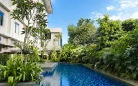 Burza Hotel Yogyakarta - Swimmingpools