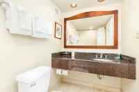 Luana Waikiki Hotel & Suites - Beach