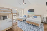 Queen Kelsey-Mins from Credit One-Pet Friendly - Homestays