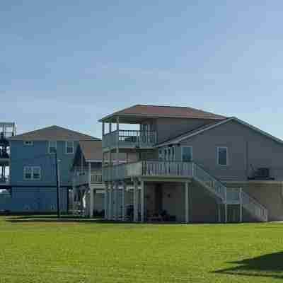 Lovely beach house with a large yard and great beach views. Hotel Exterior