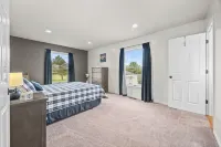 Between Geneva & Canandaigua- Large Yard, Firepit, Sleeps 13 - Wi-Fi