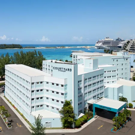 Courtyard Nassau Downtown/Junkanoo Beach