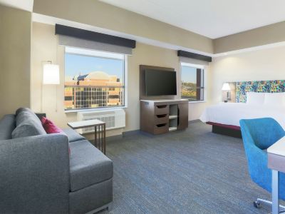 Hampton Inn & Suites Pittsburgh-Downtown
