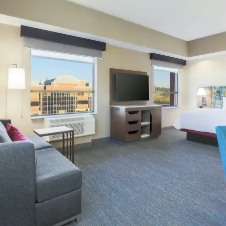 Hampton Inn & Suites Pittsburgh-Downtown