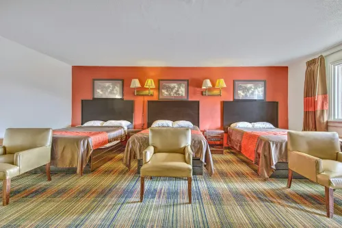 OYO Palm Leaf Motel - parking