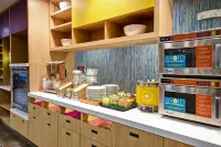 Home2 Suites by Hilton Terre Haute - sarapan