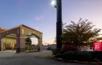 Red Roof Inn & Suites Oxford - parking