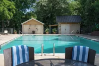 Lantern Lodge - Formerly the Residences at Biltmore - piscina