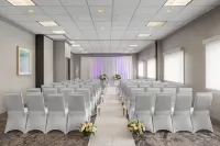 Holiday Inn & Suites OVERLAND PARK-WEST by IHG - ที่มีที่จอดรถ