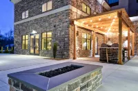 Homewood Suites by Hilton Orange New Haven - Pools