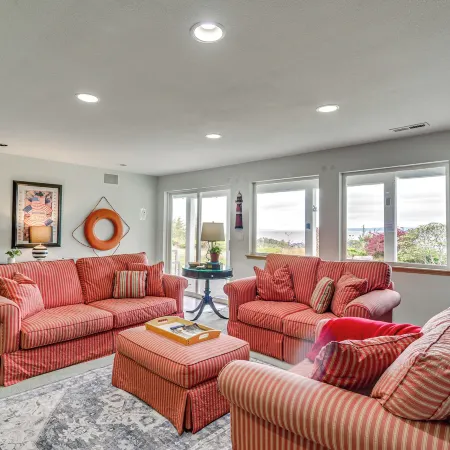 Sound View, Hot Tub Access! Kitsap Peninsula Stay