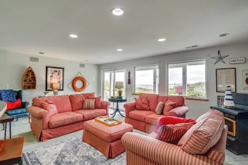Sound View, Hot Tub Access! Kitsap Peninsula Stay - Beach