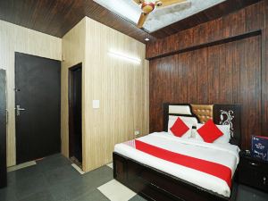 OYO 18530 Night Inn