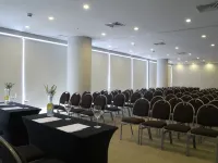 Dazzler by Wyndham Lima Miraflores Hotels near Bustamante Park