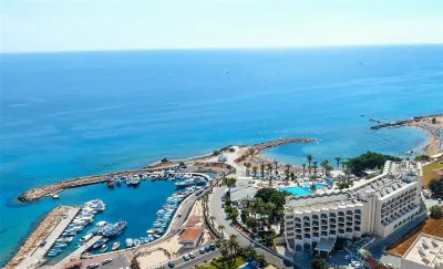 Golden Coast Beach Hotel Các khách sạn ở Pernera
