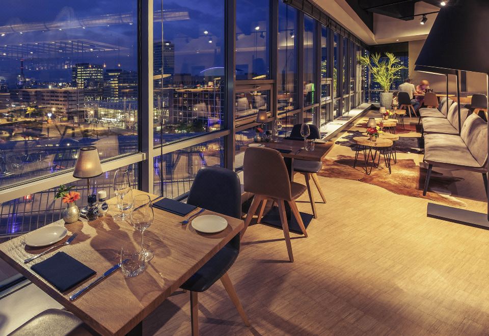 머큐어 호텔 객실 내부 이미지