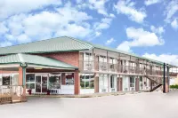 Days Inn by Wyndham Newport Hotel a 