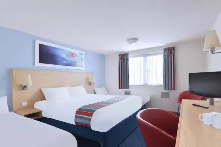 Travelodge Perth Broxden Junction Отели в г. Перт