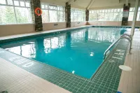 Pocaterra Inn and Waterslide - Pool
